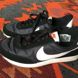 Nike Daybreak sneakers size 7